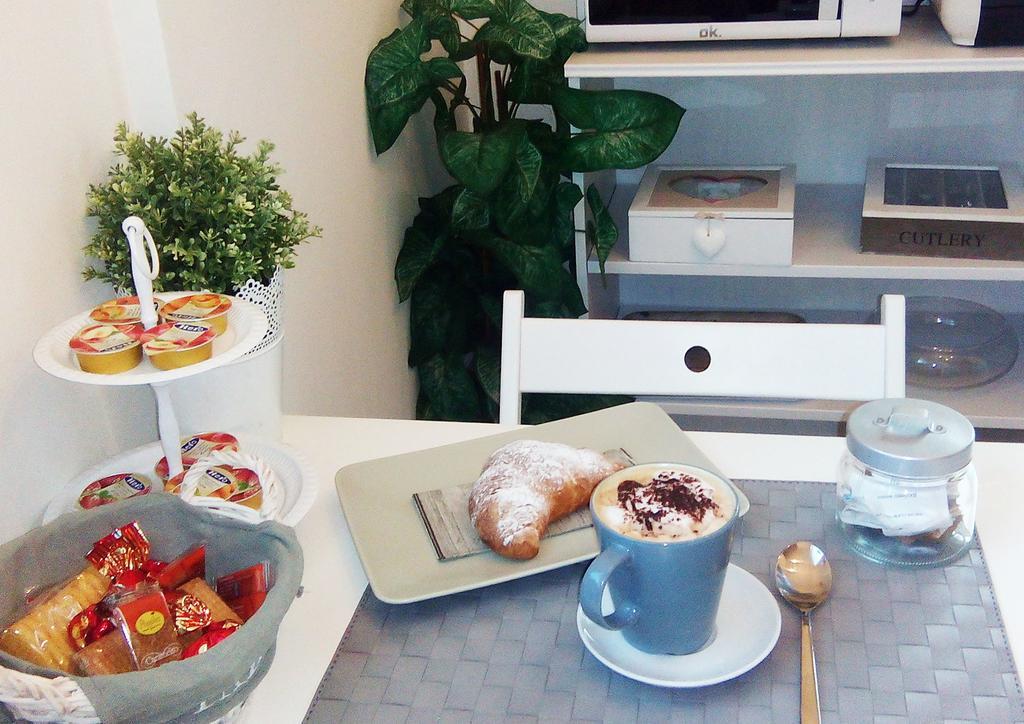 La Casa Delle Betulle Bed and Breakfast Cardano Al Campo Værelse billede
